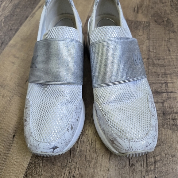Michael Kors Women's 7m White Slip-On Sneakers - Picture 4 of 11